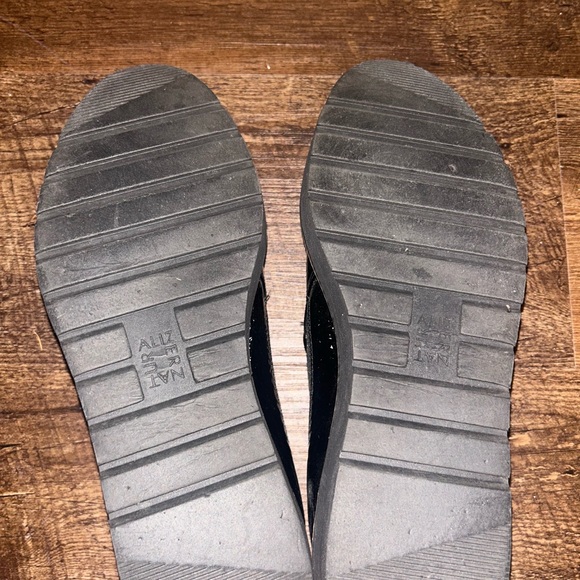 cute worn twice Naturalizer comfort loafers. Women size 10 black patent leather - Picture 5 of 5